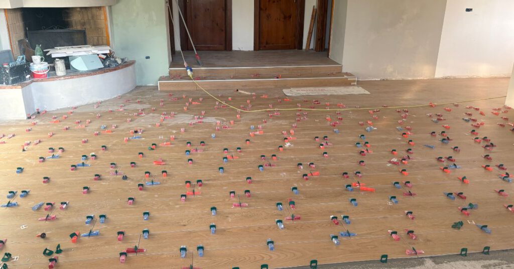 parketvloer in de klemmen