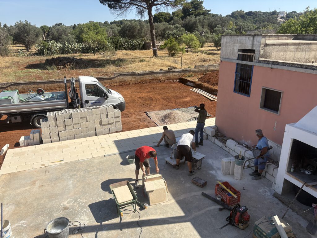terras wordt gelegd