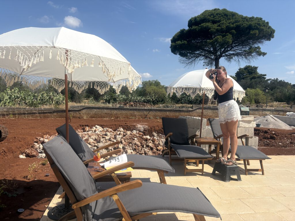 lotte neemt foto's terras