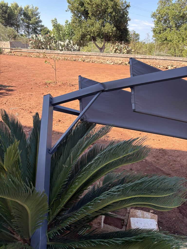 omgewaaide pergola